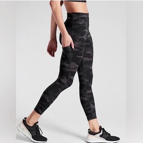 Athleta Ultimate Camo 7/8 Tights - Picture 4 of 11